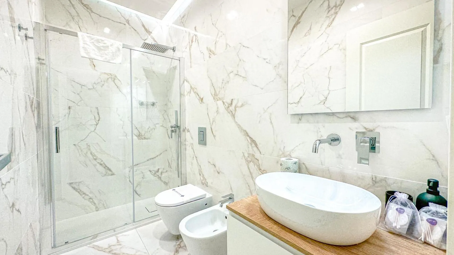 Apartment Banfi Luxury Spa - Sauna & Jacuzzi Milan Italy