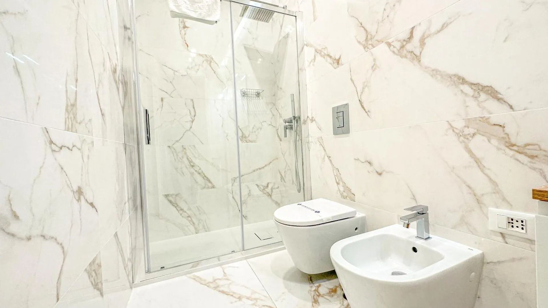 Apartment Banfi Luxury Spa - Sauna & Jacuzzi Milan